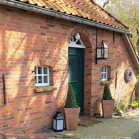 Holiday home Ferienhaus-dat-mullworp-huus Hagermarsch